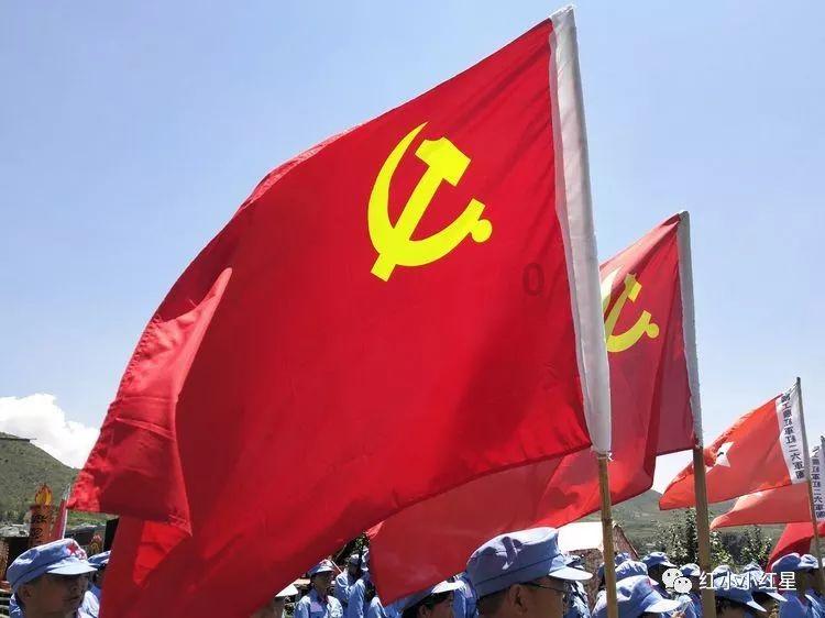 马上观:从汉服到新中式穿搭看中国传统文化的复苏与振兴